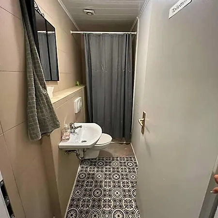 Adam's - Self Check-in & Only Private Hostel *