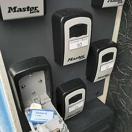 Adam's - Self Check-in & Only Private Düsseldorf