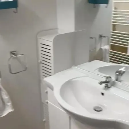 Adam's - Self Check-in & Only Private Hostel